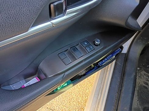 Used 2022 Toyota Camry XSE image 18