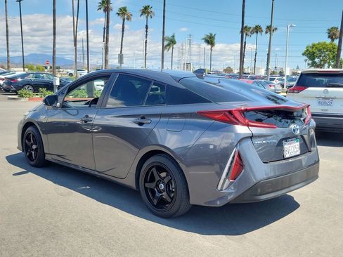 Used 2021 Toyota Prius Prime XLE FWD image 3