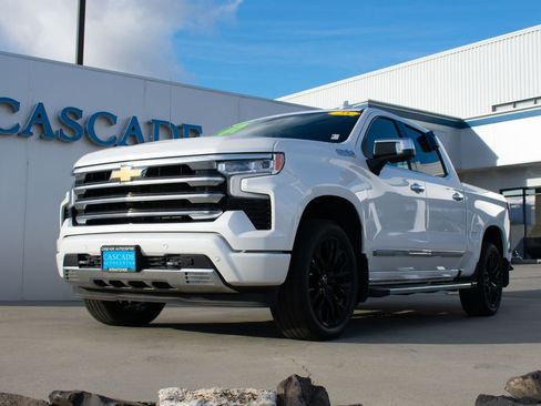 Certified 2025 Chevrolet Silverado 1500 High Country w/ Technology Package image 2