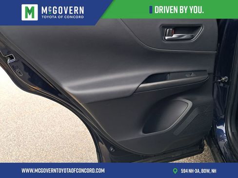 Used 2022 Toyota Venza XLE image 13