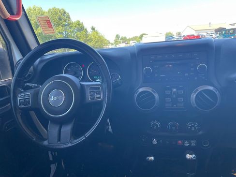 Used 2015 Jeep Wrangler Unlimited Sport w/ Quick Order Package 24S AWD/4WD image 3