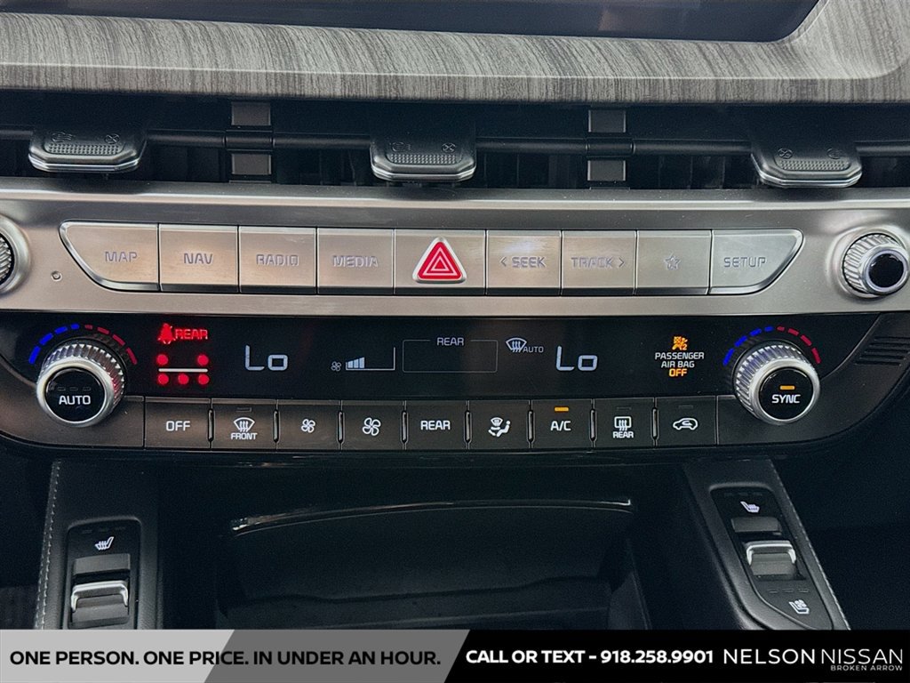 Used 2024 Kia Telluride EX w/ EX Captain's Chair Package FWD image 16