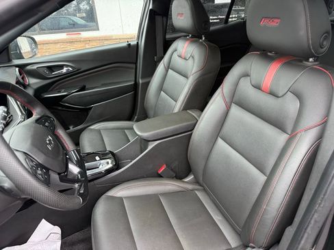 Used 2024 Chevrolet Trax RS w/ Sunroof Package image 3