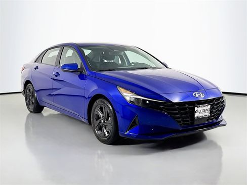 Used 2021 Hyundai Elantra SEL w/ Convenience Package image 3