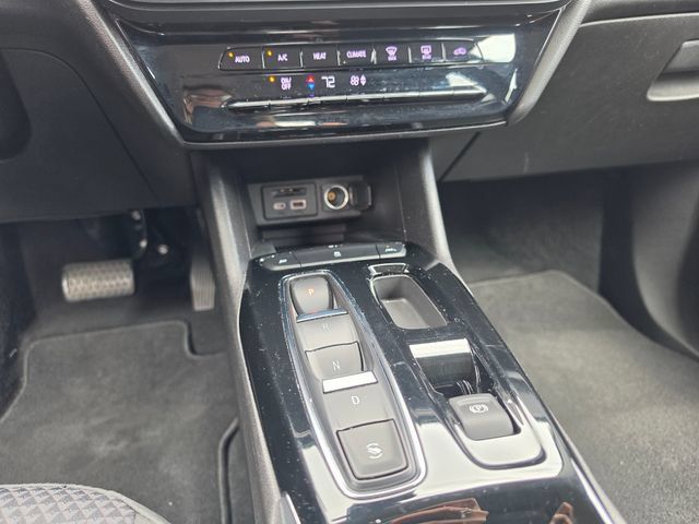 Used 2023 Chevrolet Bolt EUV LT FWD image 39