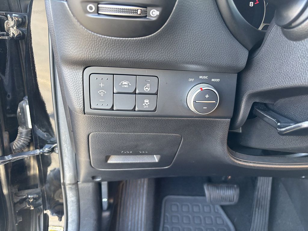 Used 2016 Kia Soul ! w/ Premium Package FWD image 29