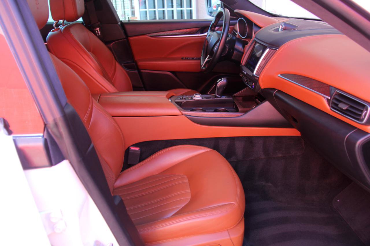 Used 2018 Maserati Levante GranLusso AWD/4WD image 26