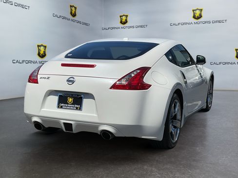 Used 2009 Nissan 370Z Touring RWD image 5