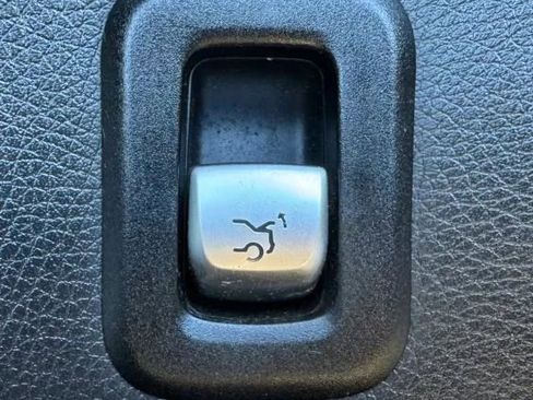 Used 2015 Mercedes-Benz C 300 4MATIC Sedan image 45