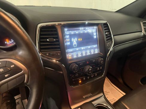 Used 2018 Jeep Grand Cherokee Limited image 37