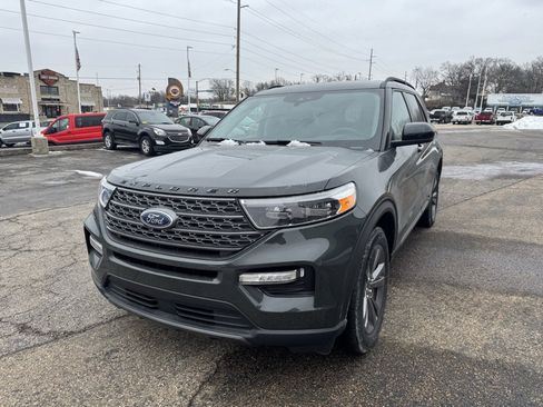 Used 2024 Ford Explorer XLT w/ Equipment Group 202A image 3