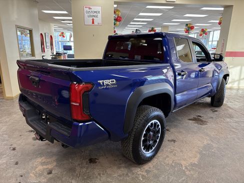 Used 2024 Toyota Tacoma TRD Off-Road image 11