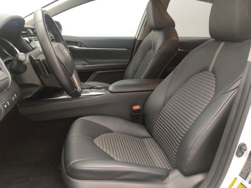 Used 2020 Toyota Camry SE image 17