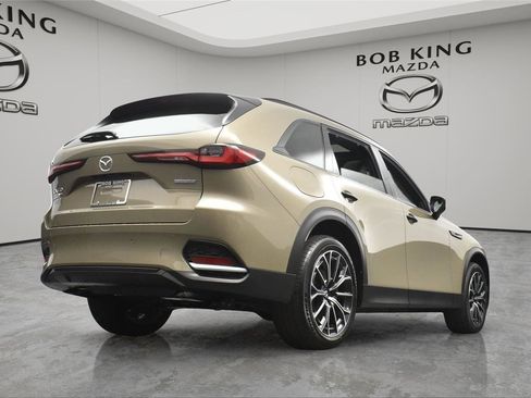 New 2025 MAZDA CX-70 Plug-In Hybrid w/ Premium Plus AWD/4WD image 14