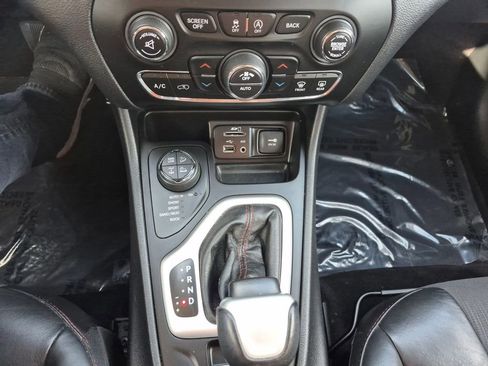 Used 2017 Jeep Cherokee Trailhawk w/ Comfort/Convenience Group image 9