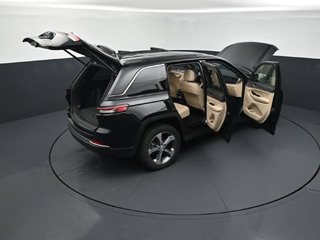 New 2026 Jeep Grand Cherokee Limited w/ Luxury Tech Group II AWD/4WD image 30