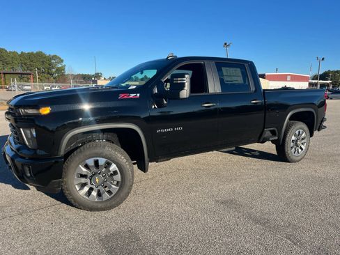 New 2026 Chevrolet Silverado 2500 Custom w/ Z71 Off-Road Package image 3