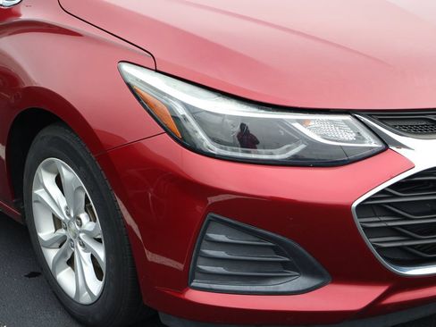 Used 2019 Chevrolet Cruze LT w/ Sun And Sound Package FWD image 4