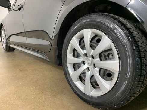 Used 2022 Toyota Corolla LE FWD image 15