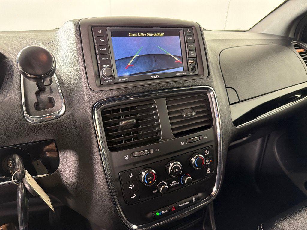 Used 2015 Dodge Grand Caravan SXT FWD image 15