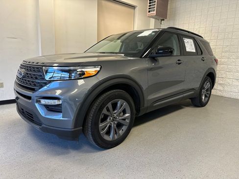 Used 2023 Ford Explorer XLT w/ Equipment Group 202A AWD/4WD image 2