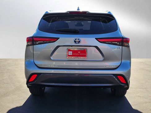 Used 2023 Toyota Highlander Limited image 4
