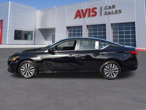 Used 2025 Nissan Altima 2.5 SV FWD image 10