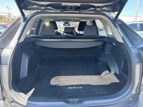 Used 2019 Toyota RAV4 XLE FWD image 11