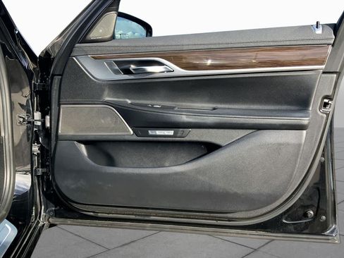 Used 2018 BMW 740i RWD image 22