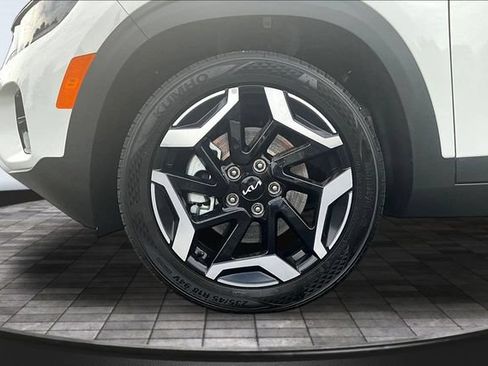 Certified 2025 Kia Seltos SX AWD/4WD image 33