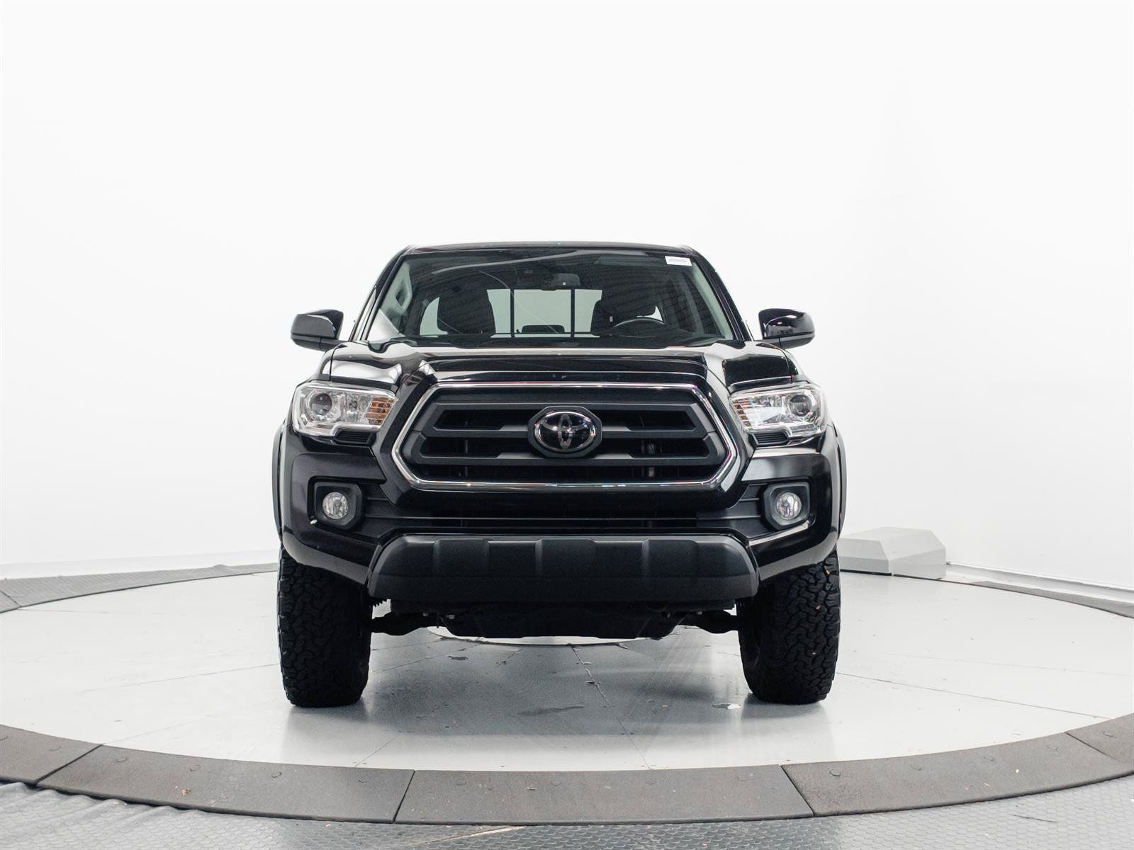Used 2021 Toyota Tacoma SR5 AWD/4WD image 2