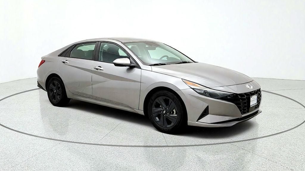 Used 2021 Hyundai Elantra SEL w/ Convenience Package FWD image 3