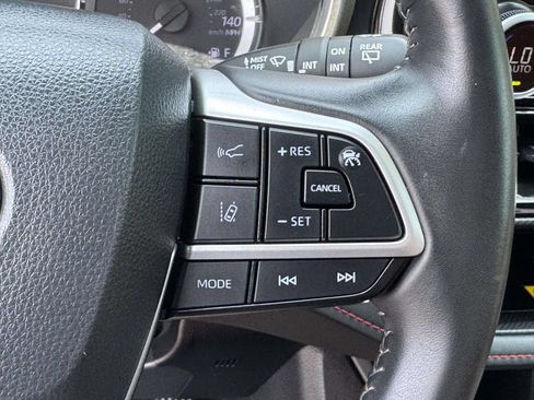 Used 2024 Toyota Highlander XSE FWD image 13