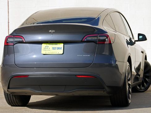 Used 2022 Tesla Model Y Long Range AWD/4WD image 5