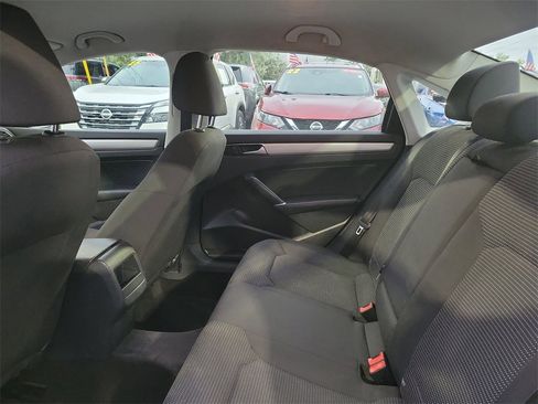 Used 2017 Volkswagen Passat 1.8T S image 7