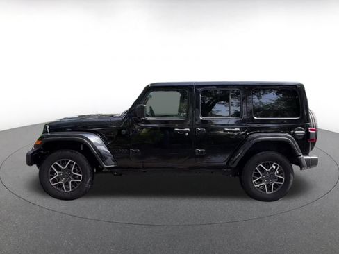 Used 2025 Jeep Wrangler Unlimited Sahara AWD/4WD image 8