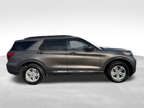 Used 2021 Ford Explorer XLT w/ Equipment Group 202A image 6