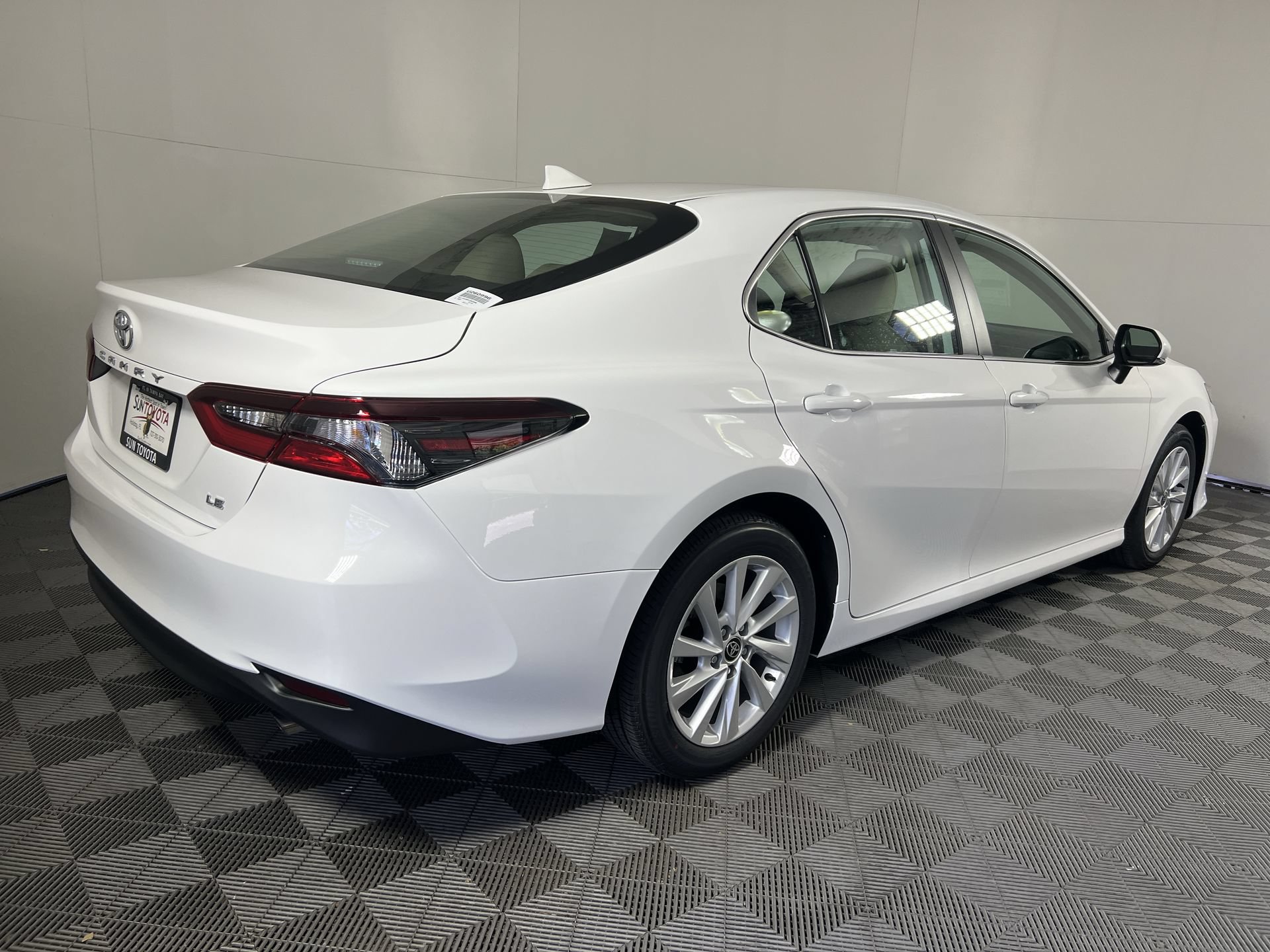 Used 2024 Toyota Camry LE w/ Convenience Package FWD image 4