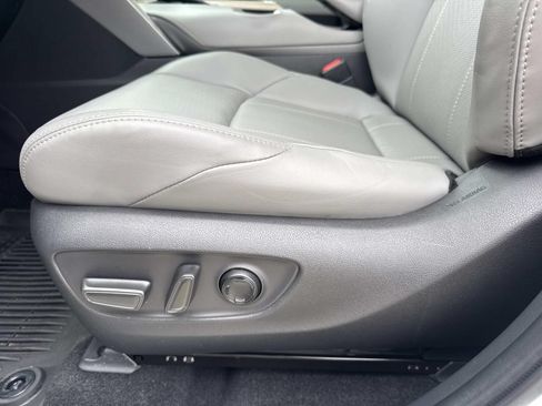 Used 2024 Toyota Venza Limited AWD/4WD image 18