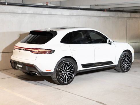 Certified 2024 Porsche Macan AWD/4WD image 9
