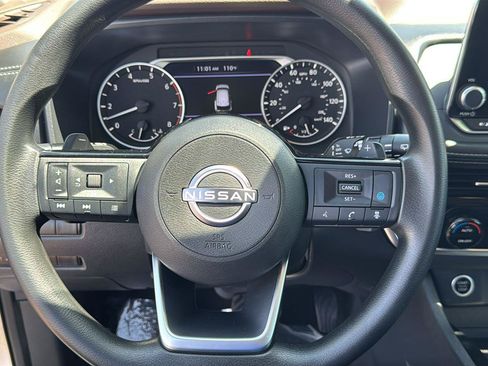 Used 2022 Nissan Rogue SV FWD image 17