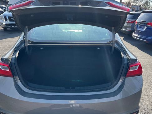 Used 2017 Chevrolet Malibu LT image 12