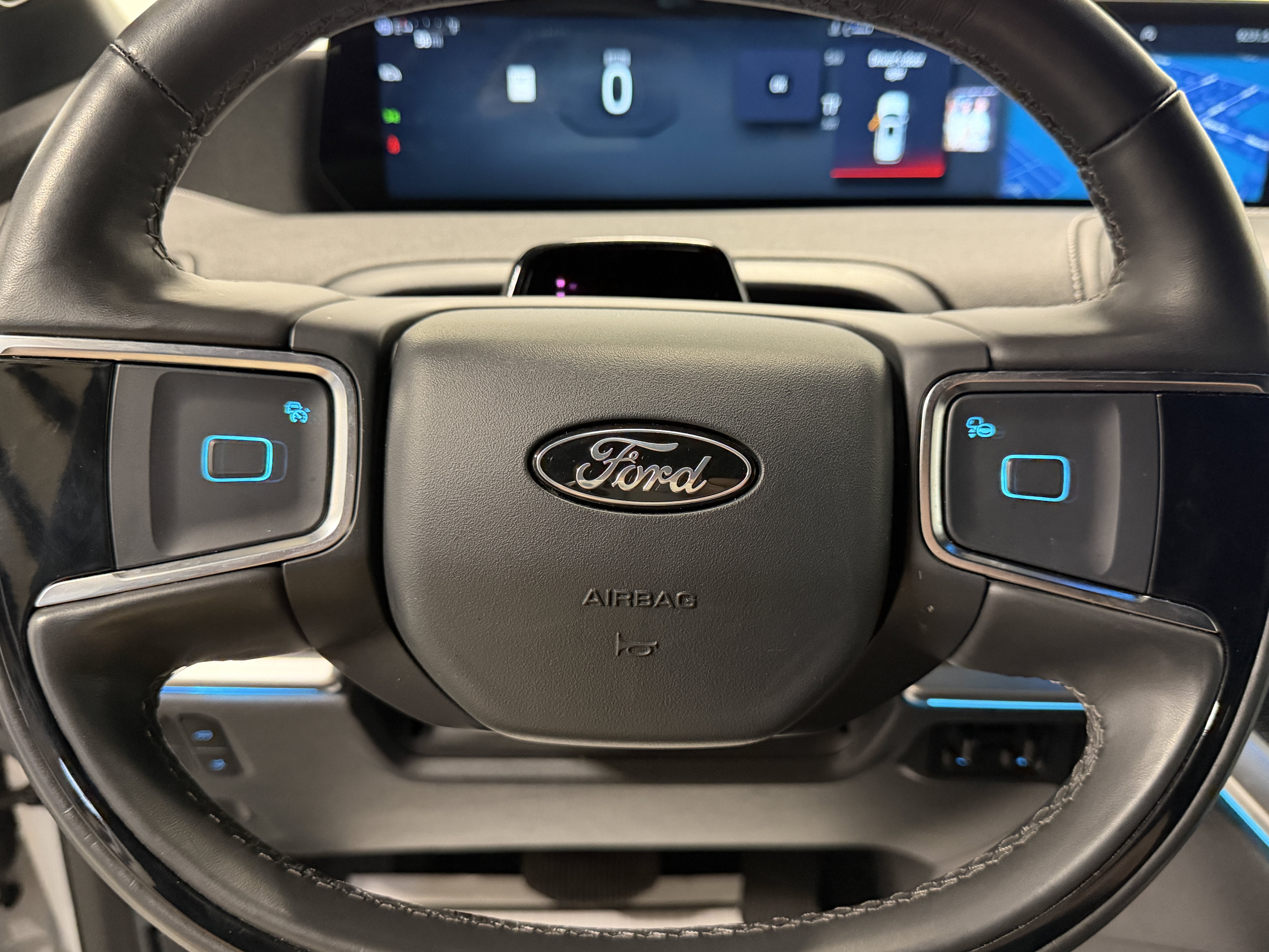 Used 2025 Ford Expedition Platinum w/ Stealth Appearance Package AWD/4WD image 17