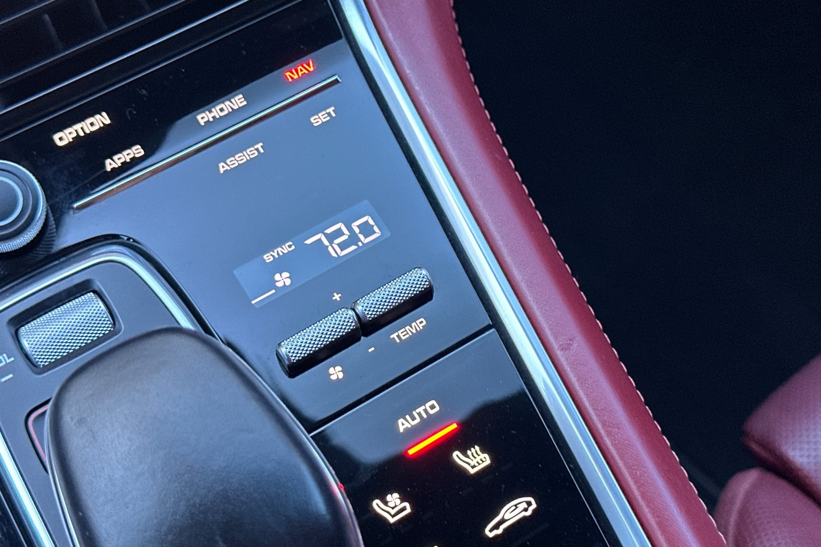 Used 2019 Porsche Panamera 4 AWD/4WD image 28