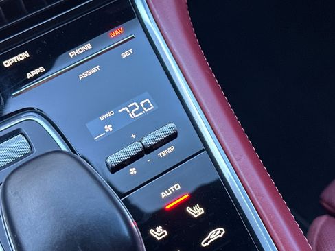 Used 2019 Porsche Panamera 4 AWD/4WD image 28
