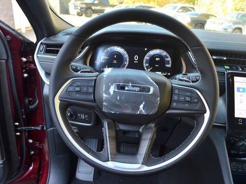 New 2025 Jeep Grand Cherokee Limited w/ Black Appearance Package image 16