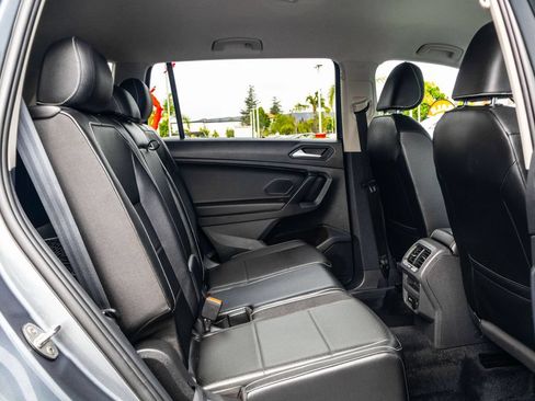 Used 2021 Volkswagen Tiguan SE FWD image 17
