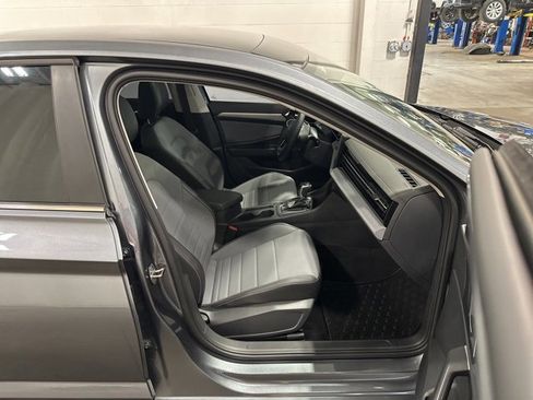 Used 2025 Volkswagen Jetta SE w/ Sunroof Package image 12
