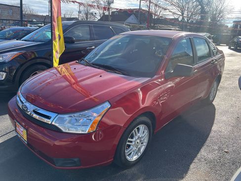 Used 2009 Ford Focus SE image 1