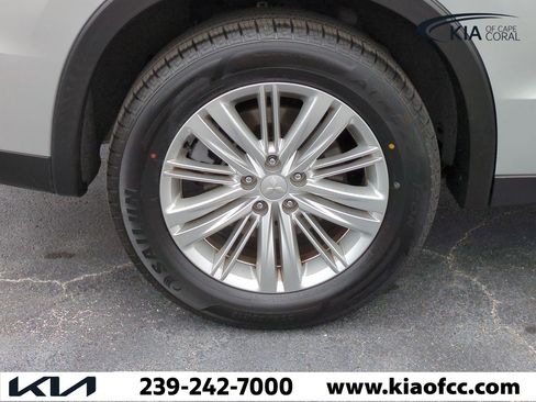 Used 2024 Mitsubishi Outlander ES image 11